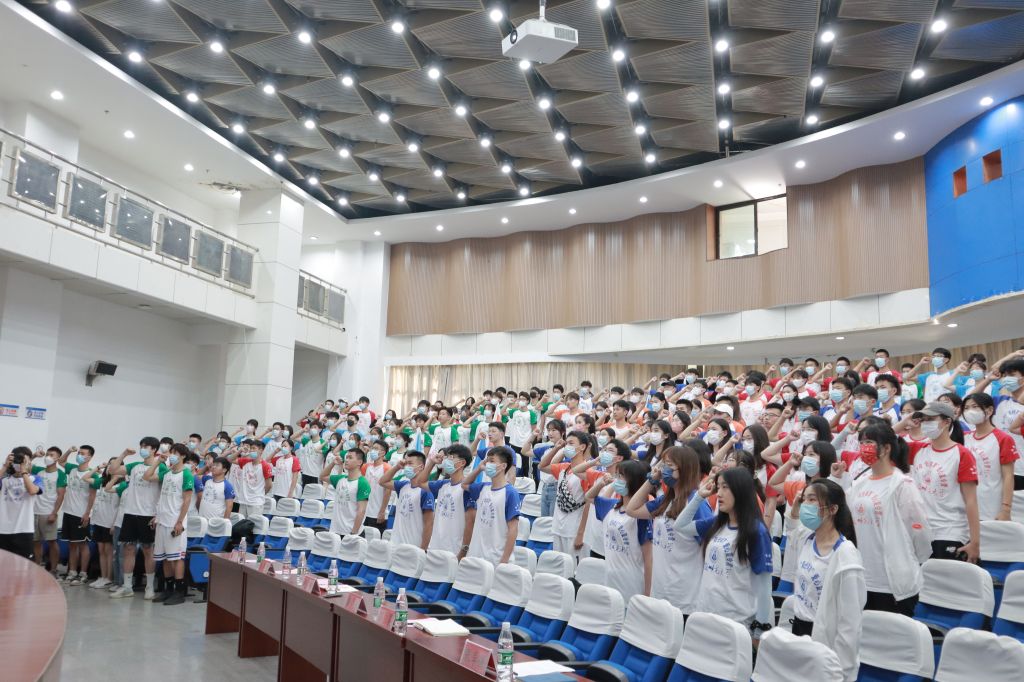 学院举行2022年暑期三下乡社会实践出征暨授旗仪式